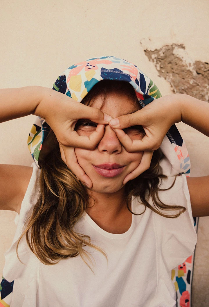 T-shirt de malha para bebé menina em branco com estampado gráfico