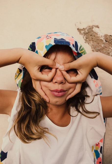 T-shirt de malha para bebé menina em branco com estampado gráfico