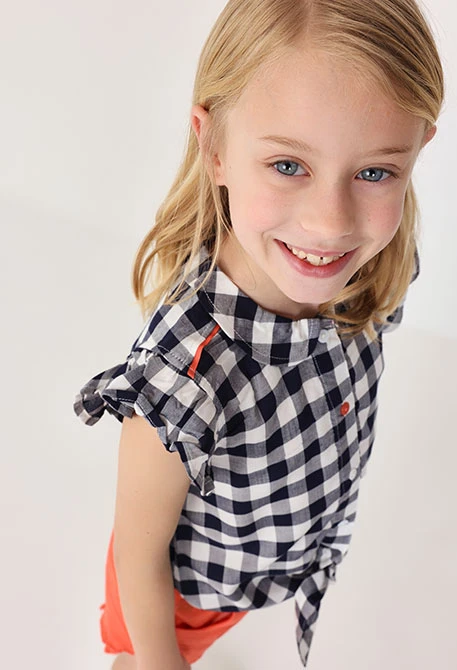 Chemise en viscose pour bébé fille avec motif à carreaux.