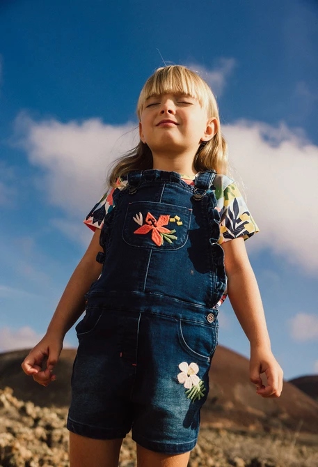 Peto de punto para bebé niña en color azul