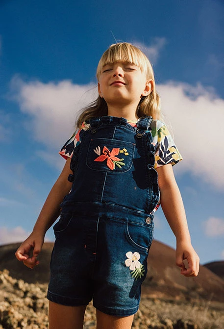 Peto de punto para bebé niña en color azul