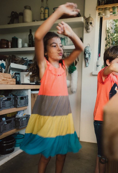 Vestido de malha para bebé menina em vermelho com folhos