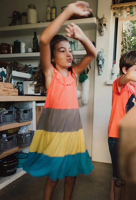 Vestido de punto para bebé niña en rojo con volantes