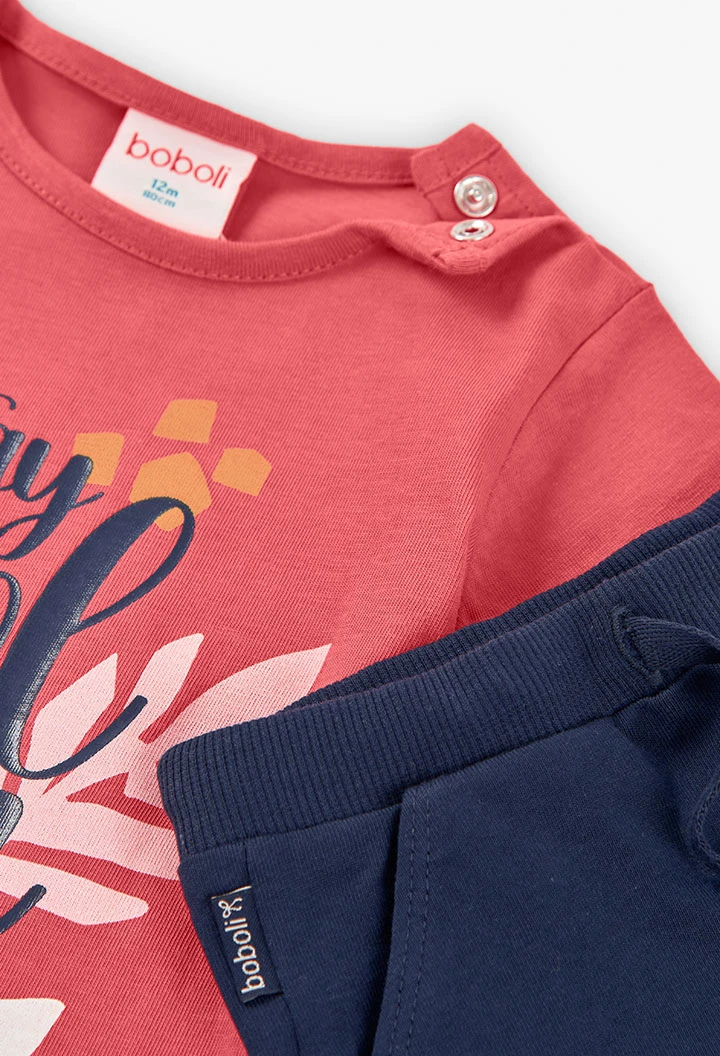 Set di maglietta e pantaloncini in maglia per neonata in colore rosso.