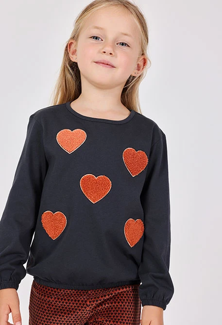 Mädchen-T-Shirt aus Strick mit Herzen