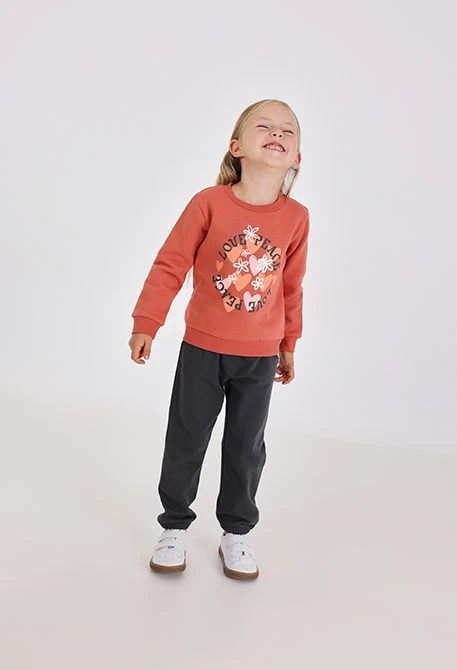 Conjunto de felpa niña naranja corazones