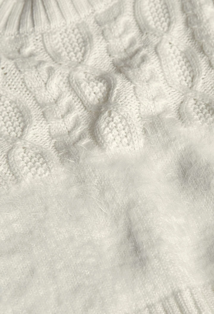 White knit girl´s jumper