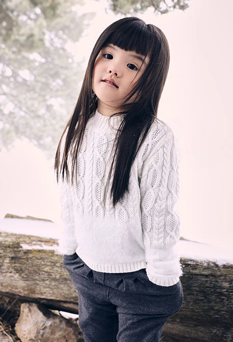 Maglione bianco per bambina in maglia