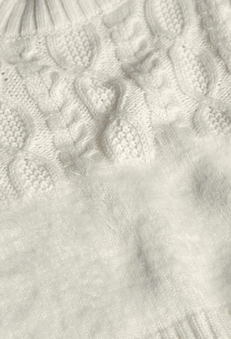 Pull de fille en tricot blanc