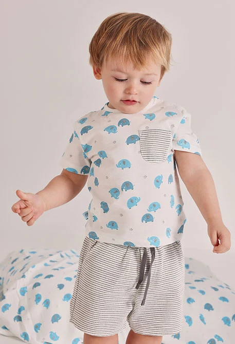Conjunto bebé camiseta de algodão estampada.