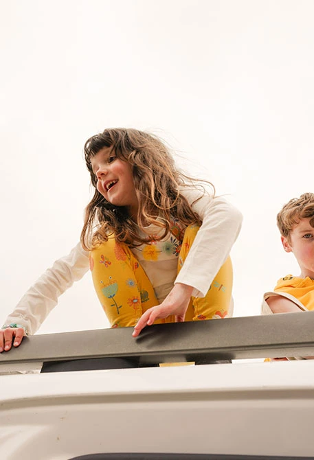 Leggings a maglia per bambina in colore giallo con stampa