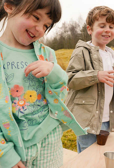 Camiseta de punto para bebé niña en color verde