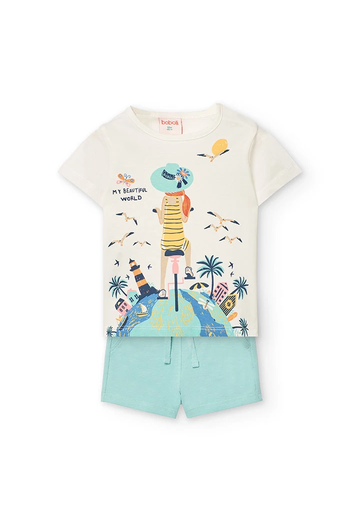 Completo di maglietta e pantaloncini a maglia per neonata di colore bianco.