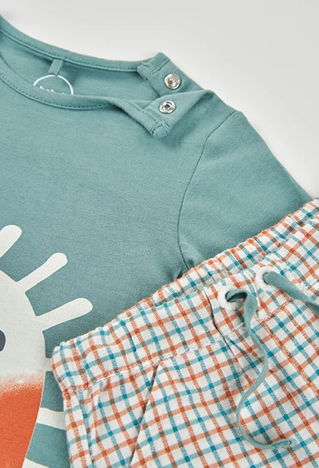 Ensemble bébé t-shirt et short en coton vert
