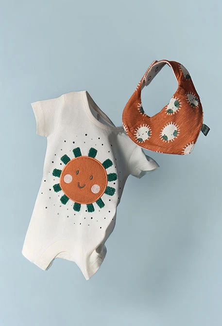 Grenouillère de bébé en coton blanc