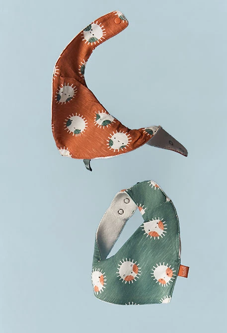 Pack of 2 printed cotton baby bibs