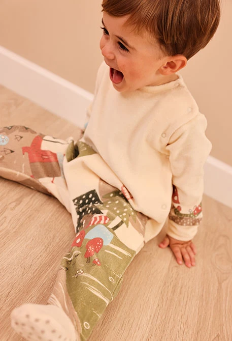 Grenouillère molleton bébé écrue imprimée forêt