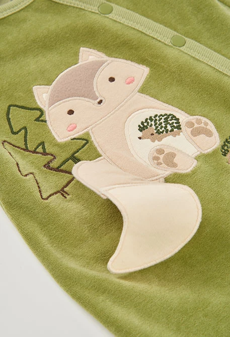 Grüner bestickter Baby-Strampler mit Fuchs