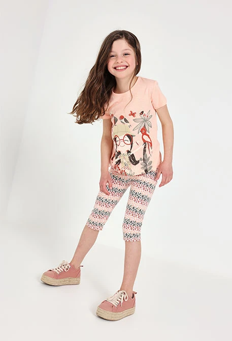 Set composto da maglietta e pantalone a maglia per neonata in colore salmone.
