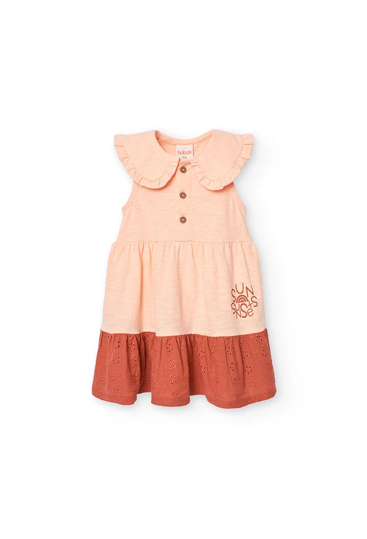 Vestido de malha para bebé menina em cor salmão com design flamê.