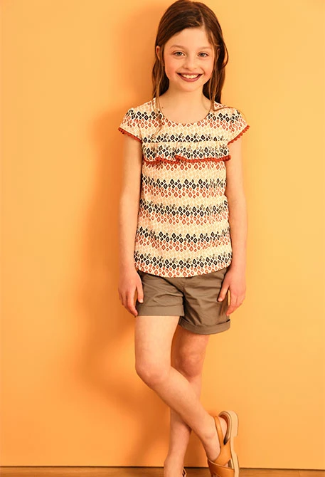 Bermuda in gabardina per bambina in colore marrone