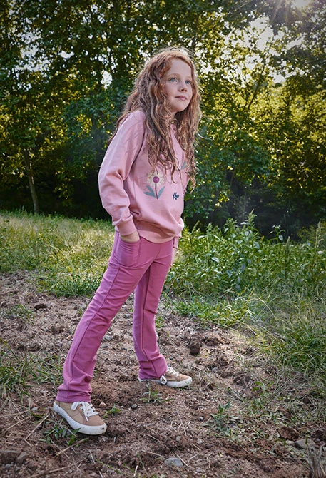 Girl´s knitted trousers in strawberry