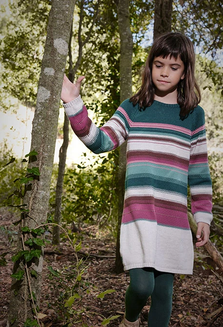 Kleid mit mehrfarbigen Streifen