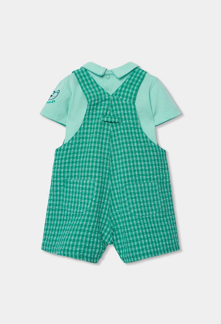 Babyset aus Latzhose und kariertem Baumwollshirt.