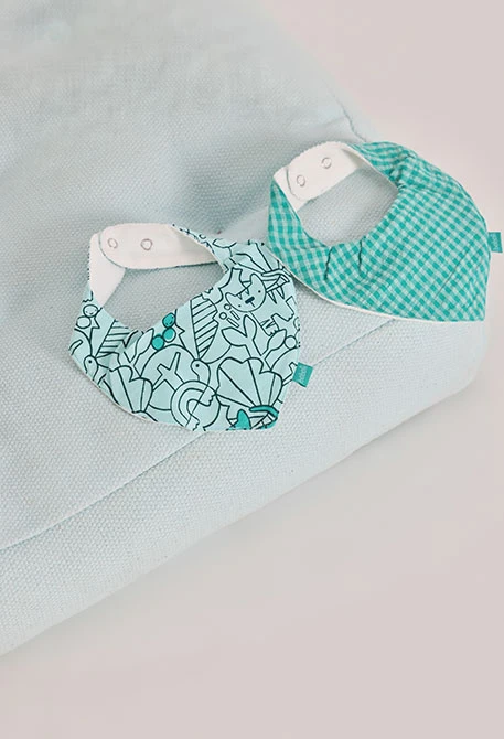 Pack of 2 printed cotton baby bibs