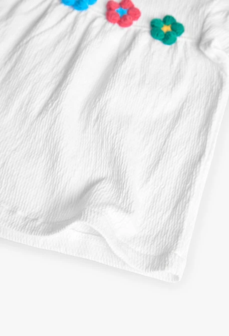 Camiseta de punto para bebé niña en color blanco con diseño de flores bordadas