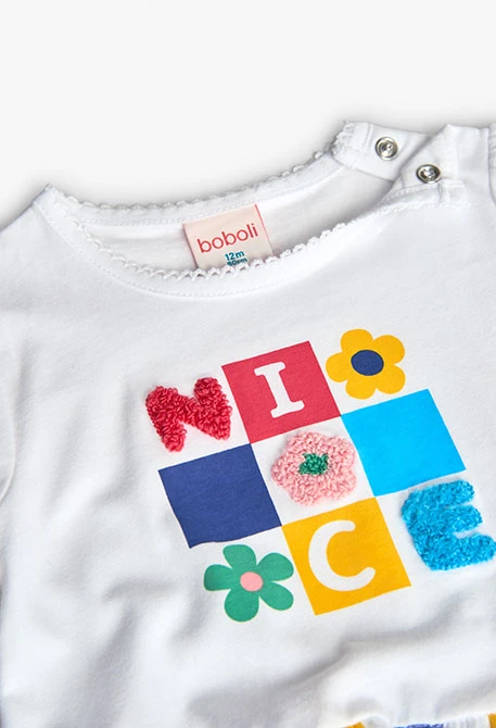 Robe en maille combinée pour bébé fille avec un design à carreaux de couleur blanche.