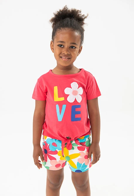T-shirt de malha para bebé menina em cor morango com estampado