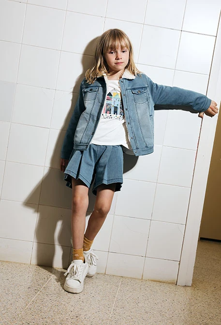 Girl´s blue denim jacket