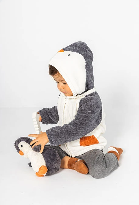 Weiße Baby-Strickjacke mit kombinierter Kapuze