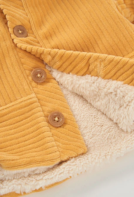 Veste en maille bébé jaune avec capuche