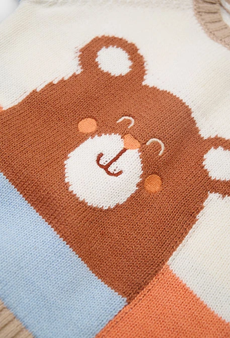 Weißer Baby-Pullover mit Bärenprint