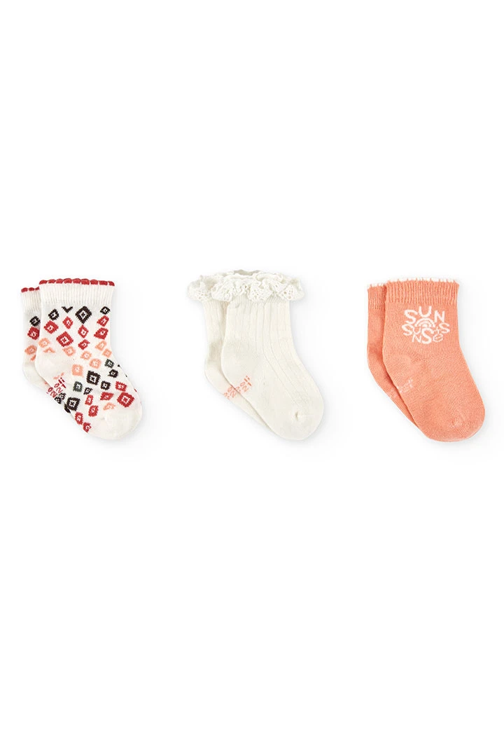Paket mit Stricksocken für Baby in Lachsfarbe