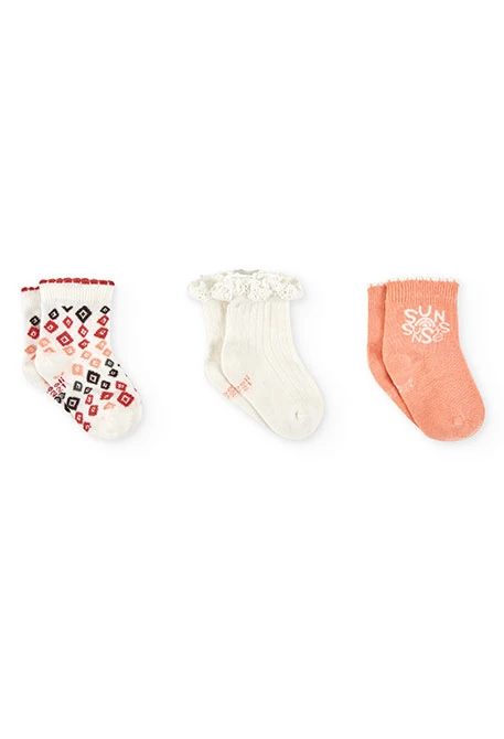 Paket mit Stricksocken für Baby in Lachsfarbe