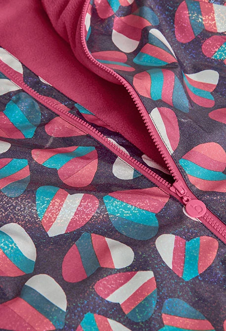 Imperméable à capuche avec des coeurs