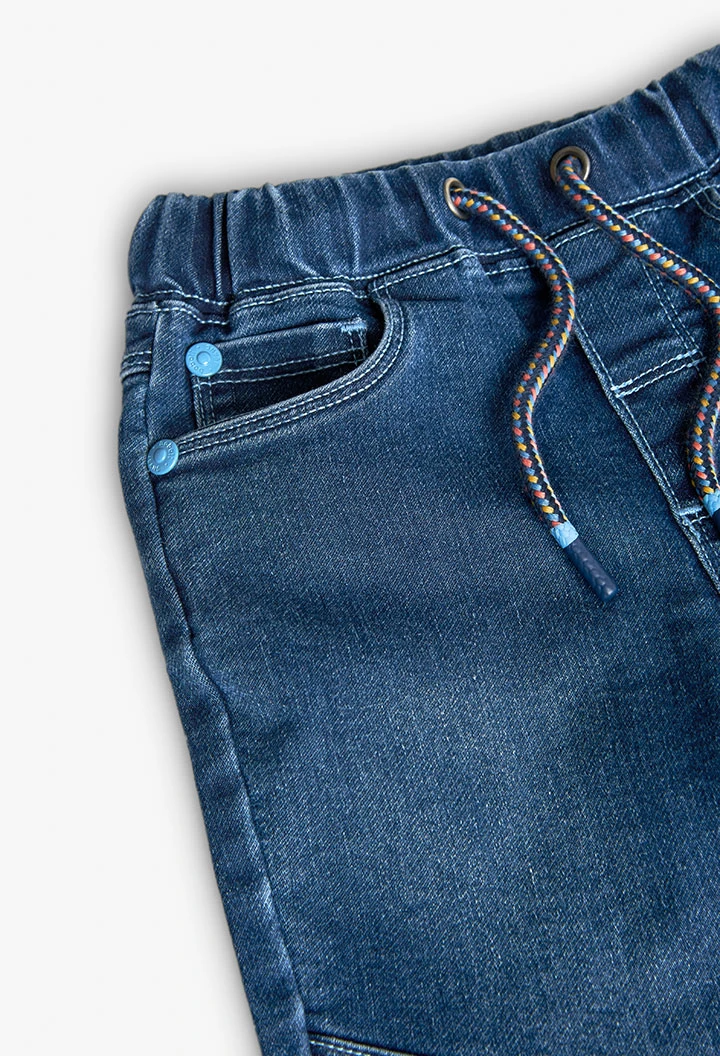 Pantalón denim de punto para bebé niño en color azul