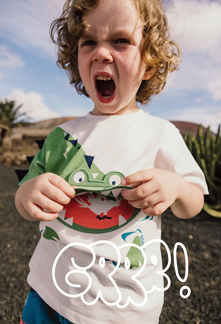 Baby-Jungen-T-Shirt aus Strick in Weiß mit Krokodil-Design.
