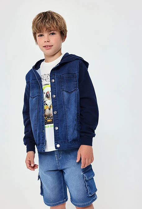 Giubbino denim in maglia per neonato di colore blu con cappuccio.