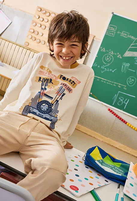 T-shirt garçon en maille blanche imprimée