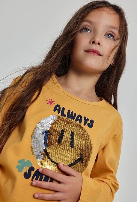T-shirt en maille fille jaune avec sequins smiley