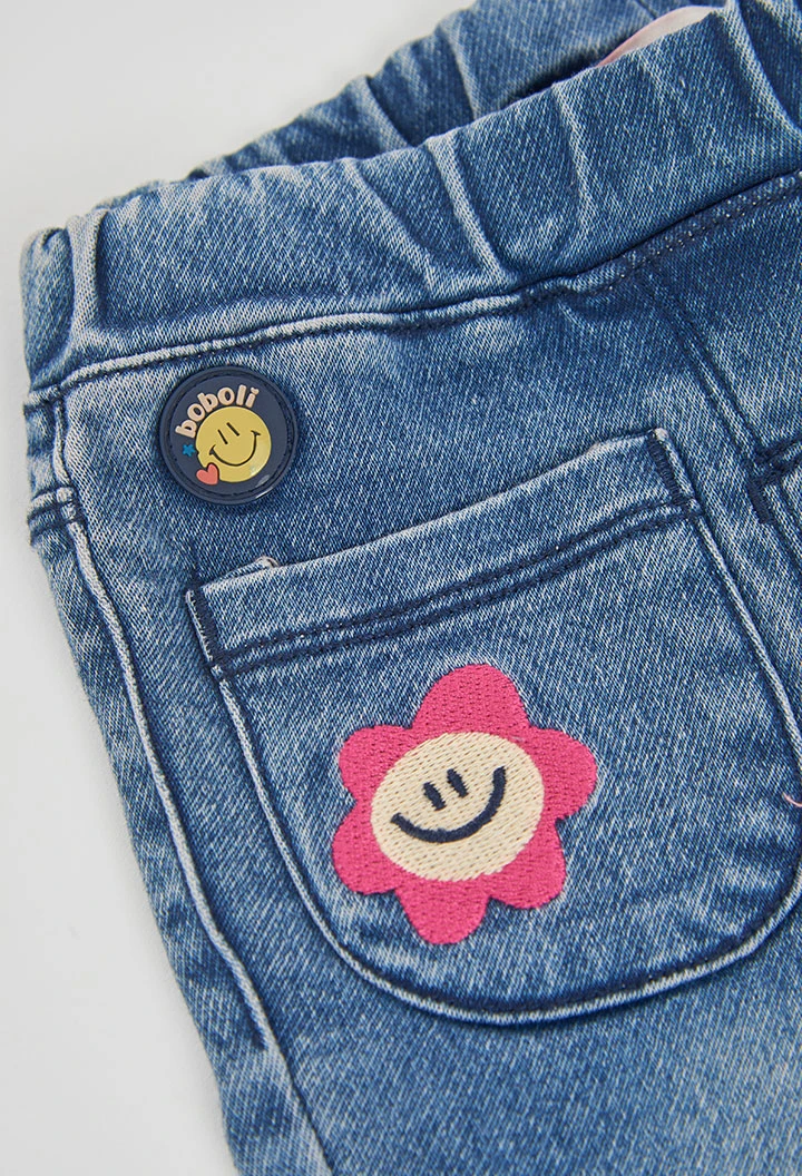 Pantalon denim fille bleu avec patches de fleurs