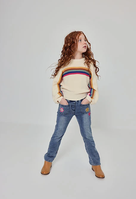 Pantalon denim fille bleu avec patches de fleurs