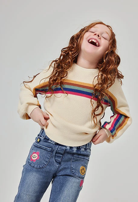Pantalon denim fille bleu avec patches de fleurs