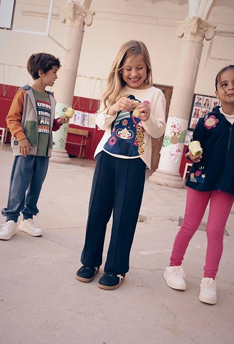 Navy blue girls\' trousers