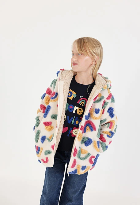 Giacca lunga in pelliccia grezza da bambina con stampa multicolore