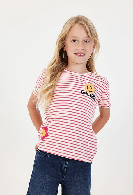 Girl\'s raw knit striped T-shirt with patches
